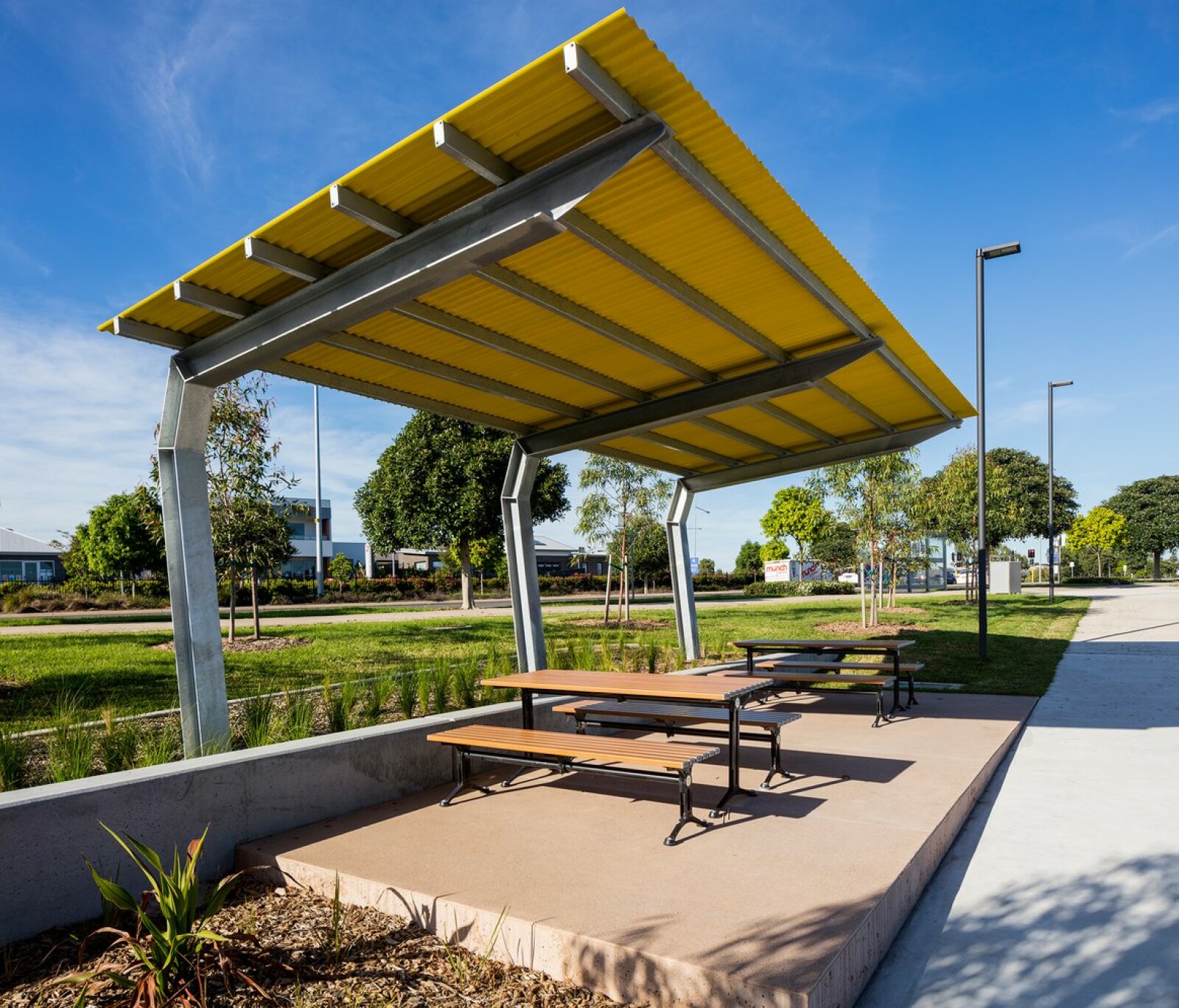 Table-and-chairs-shelter